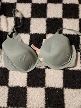 Victoria's Secret Mint Green Smooth Underwire Bra